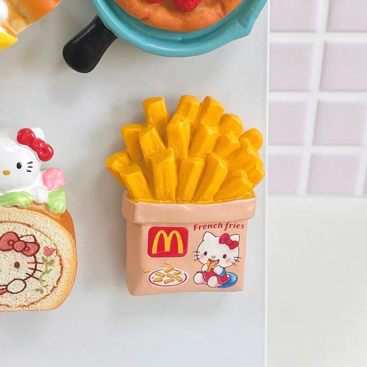 Cute hello kitty family bucket refrigerator sticker