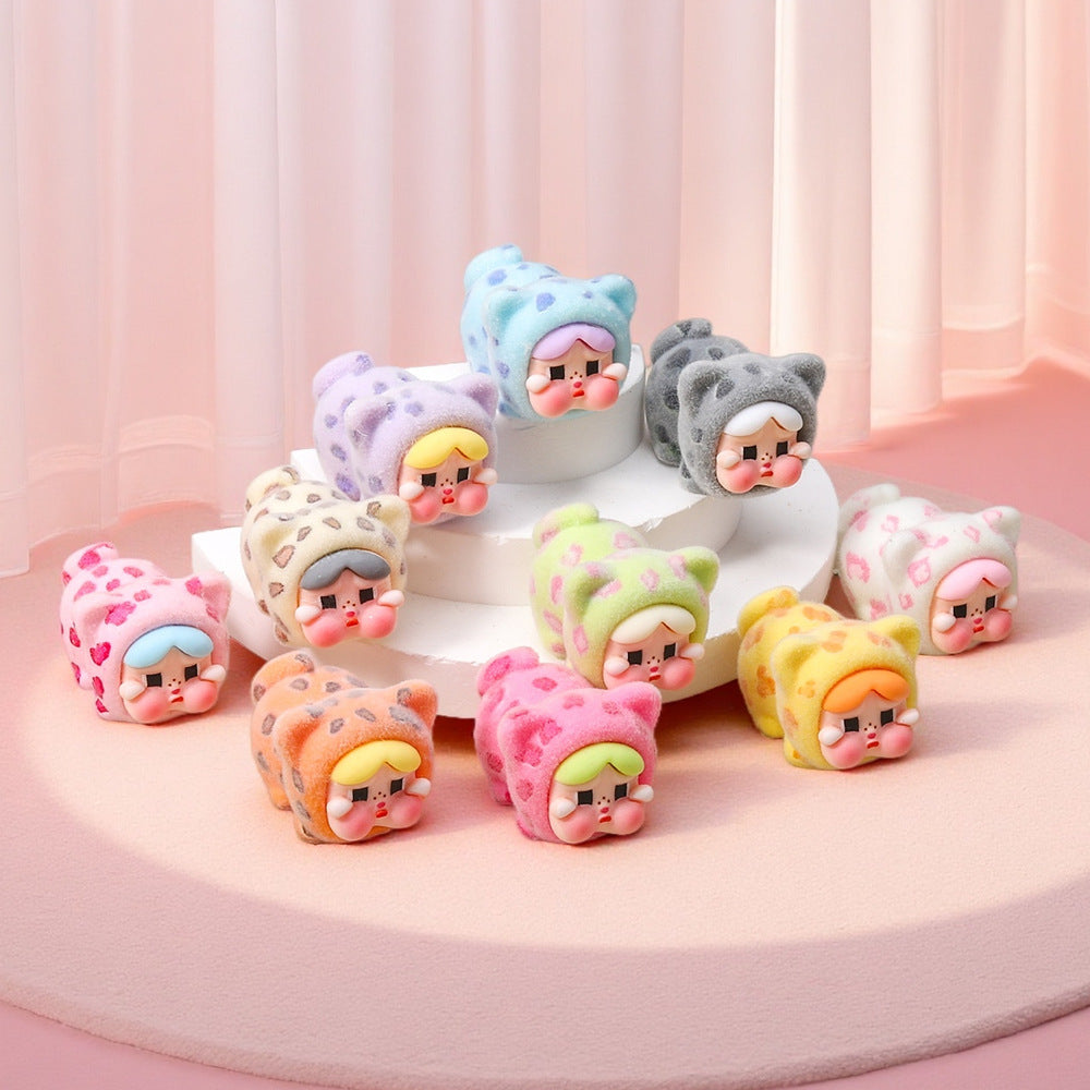 Flocking leopard print crying baby, cute DIY jewelry accessories, keychain pendant, creative doll resin desktop ornament